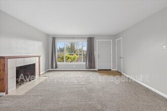 7405 NE Jonesmore St in Portland, OR - Building Photo - Building Photo