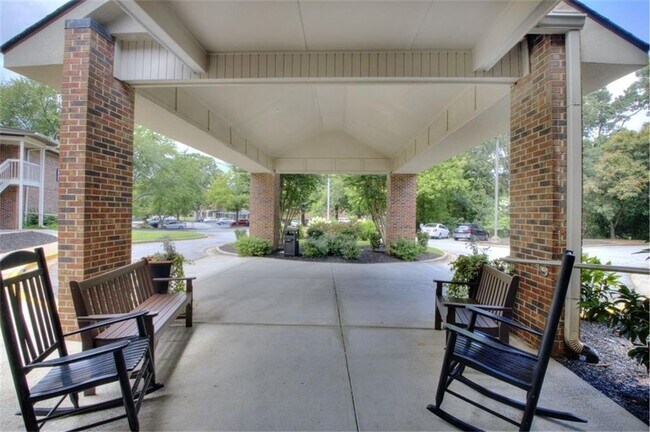 425 Mount Vernon Hwy NE in Sandy Springs, GA - Building Photo - Building Photo