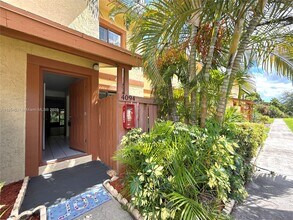 4094 Sierra Terrace in Sunrise, FL - Building Photo - Building Photo
