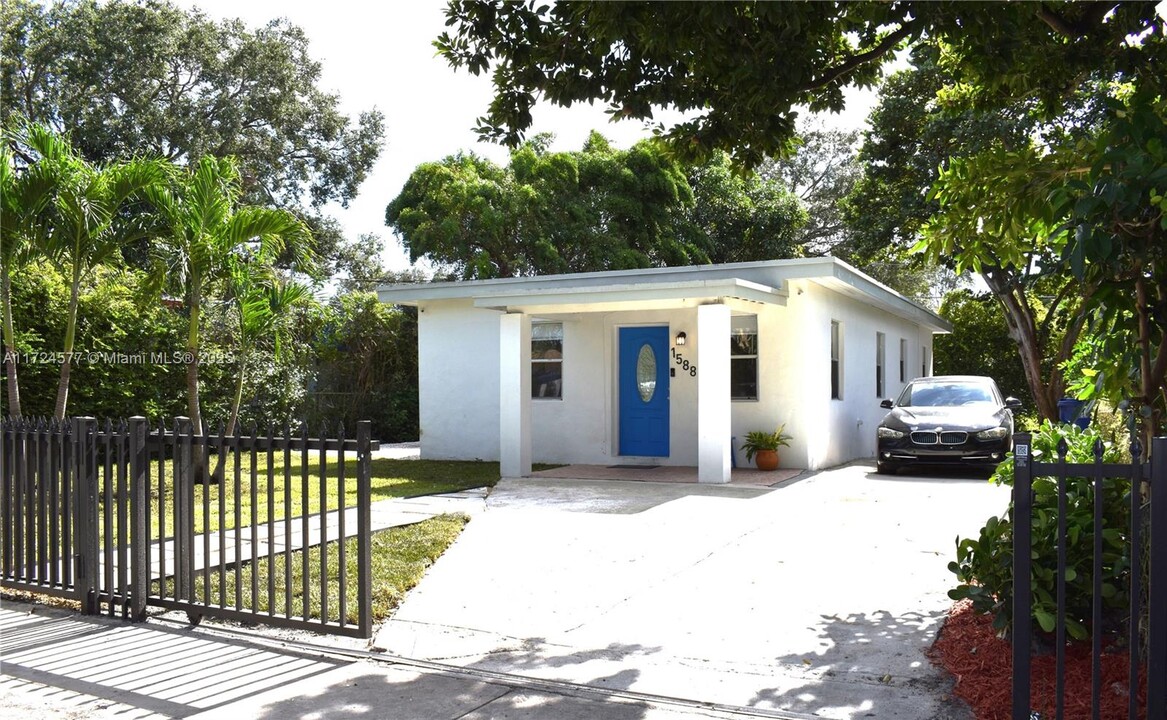 1588 NE 153rd Terrace in North Miami Beach, FL - Building Photo