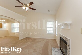 9201 Myrtle Garden Ct in Matthews, NC - Foto de edificio - Building Photo
