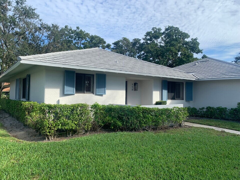112 Club Dr, Unit 112 in Palm Beach Gardens, FL - Building Photo