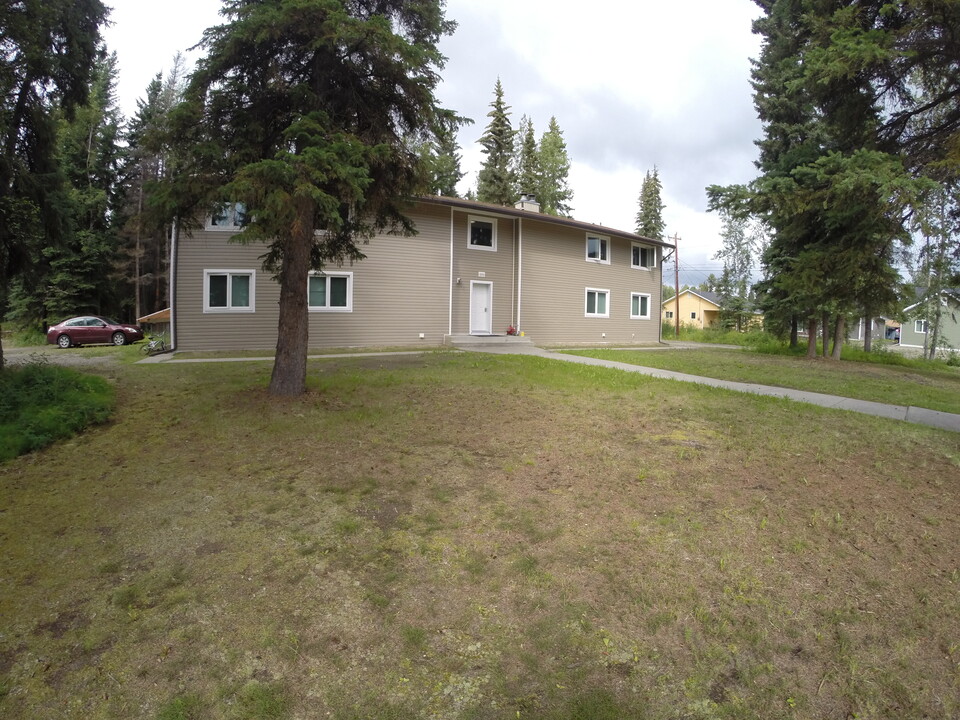 1080 Evergreen St, Unit 2 in Fairbanks, AK - Building Photo