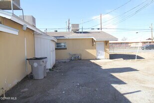 8903 Old County Dr in El Paso, TX - Building Photo