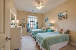 9040 Alturas St in Naples, FL - Building Photo