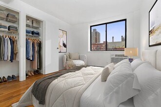 394 E 8th St, Unit 7C in New York, NY - Building Photo - Building Photo