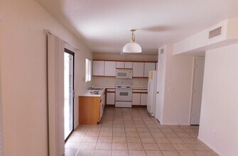 2147 E Robin Ln in Phoenix, AZ - Building Photo - Building Photo