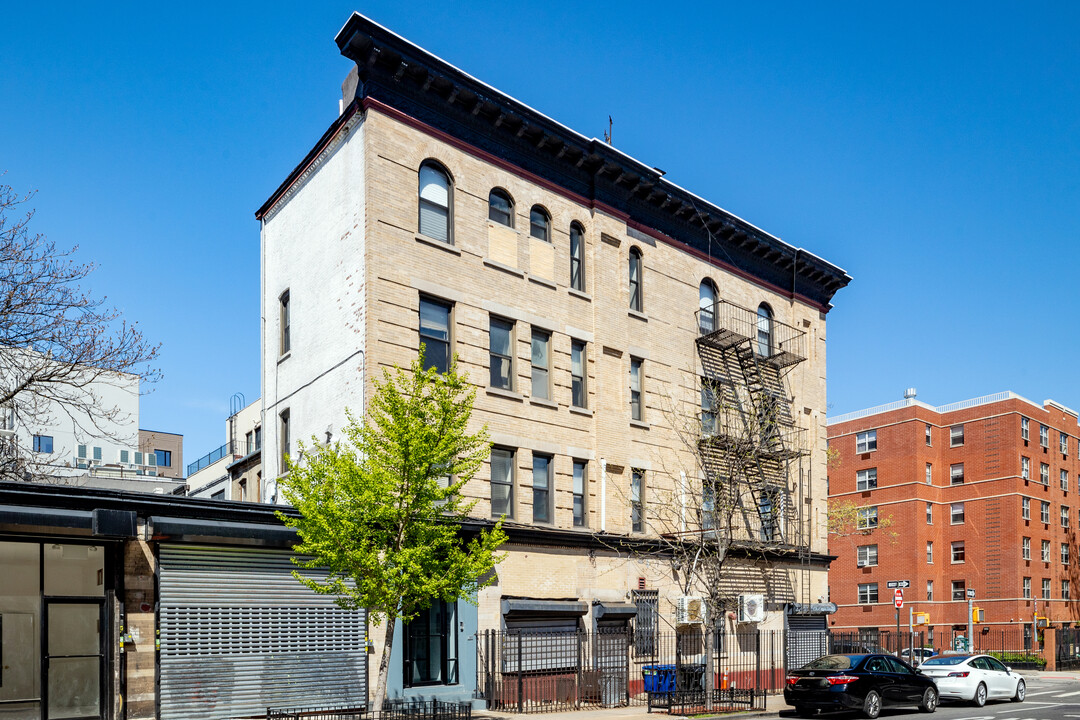 142 Rogers Ave in Brooklyn, NY - Building Photo