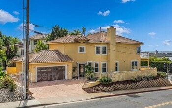 1107 Las Flores Dr in Carlsbad, CA - Building Photo - Building Photo