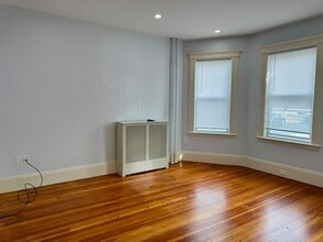 38 Hawthorn Ave, Unit 1 in Winthrop, MA - Building Photo - Building Photo