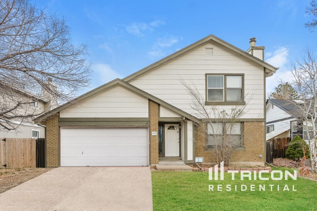 3812 S Ceylon Way in Aurora, CO - Building Photo