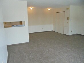 5564 Heatherdowns Blvd in Toledo, OH - Foto de edificio - Building Photo