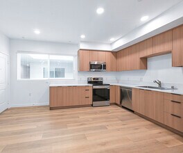 14811 Erwin St in Van Nuys, CA - Foto de edificio - Building Photo