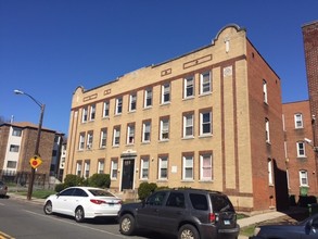 1880 Broad St in Hartford, CT - Building Photo - Building Photo