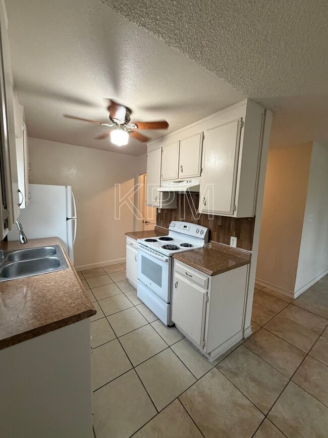 6808 N El Dorado St in Stockton, CA - Building Photo - Building Photo