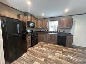 2481 Pajot Rd in Kawkawlin, MI - Building Photo