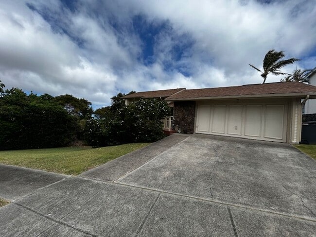 989 Kanakou Pl in Honolulu, HI - Building Photo - Building Photo