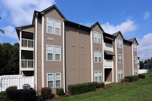 Pepperstone in Greensboro, NC - Building Photo