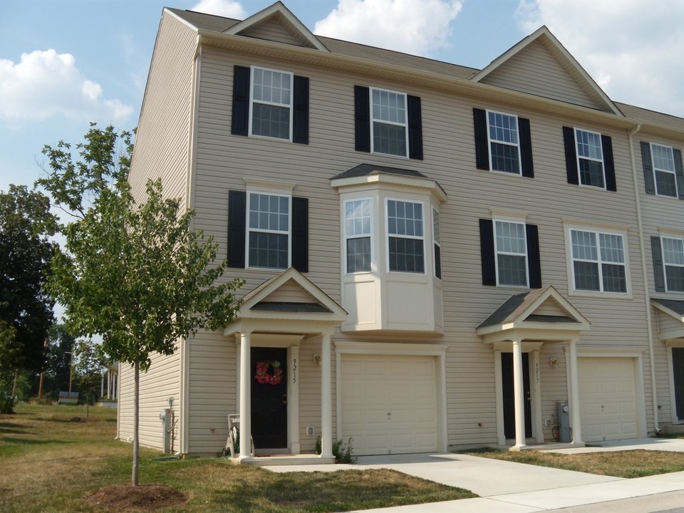 Oakland Place in Columbia, MD - Building Photo