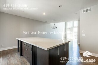 7821 Stylus Dr in San Diego, CA - Building Photo - Building Photo