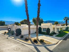 255 Vía Rengo in Palm Desert, CA - Building Photo - Building Photo