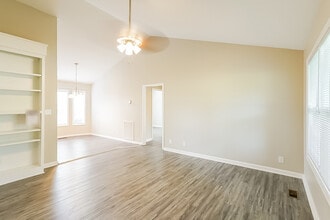 1350 Chucker Dr in Clarksville, TN - Building Photo - Building Photo