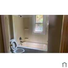 12308 Rexford Ave, Unit upstairs in Cleveland, OH - Foto de edificio - Building Photo