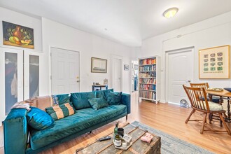 166 Schaefer St in Brooklyn, NY - Building Photo - Interior Photo