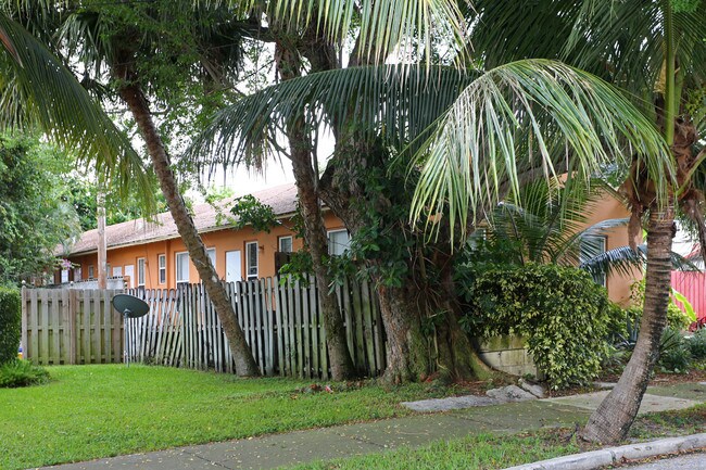 614 Palm St in West Palm Beach, FL - Building Photo - Building Photo