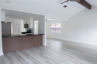 609 Oak Harbor Dr in Houston, TX - Building Photo - Building Photo