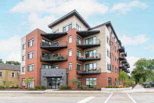 440 Green Bay Rd in Highwood, IL - Building Photo