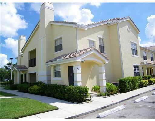 104 SW Peacock Blvd, Unit 3-202 in Port St. Lucie, FL - Building Photo