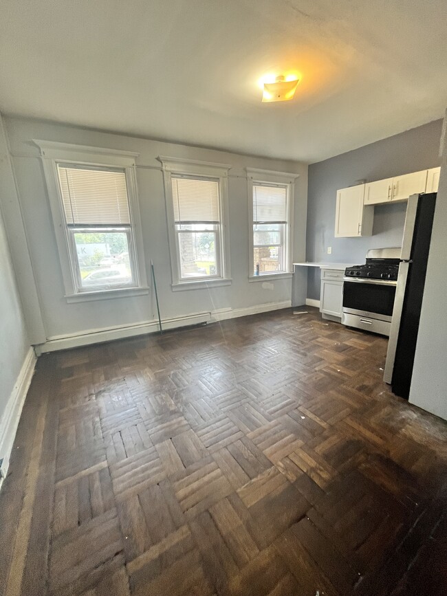 5 Morton Pl, Unit 2 in Jersey City, NJ - Building Photo - Building Photo