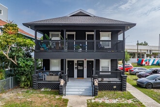 Satoshi Sol in St. Petersburg, FL - Foto de edificio - Building Photo