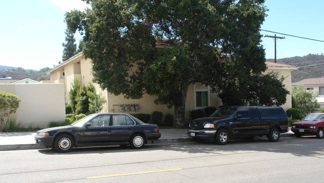 7320 Valmont St in Tujunga, CA - Building Photo - Building Photo