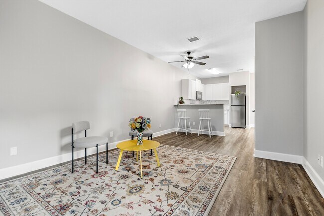 2626 Holly Hall St in Houston, TX - Building Photo - Building Photo