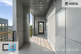 3202 Capri Dr in Philadelphia, PA - Building Photo - Building Photo