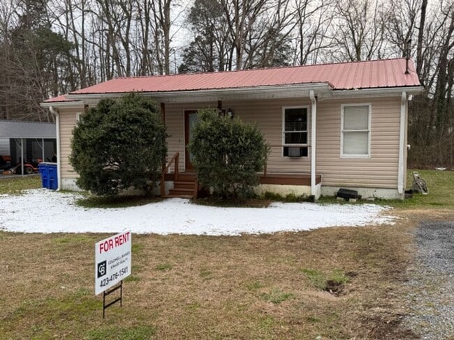 property at 470 Linda Dr SE