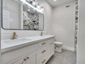 7016 Delesandri Dr in Hitchcock, TX - Building Photo - Building Photo