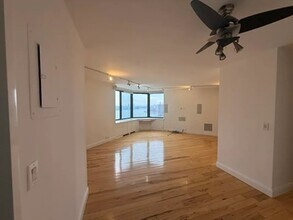 415 E 37th St in New York, NY - Building Photo - Building Photo