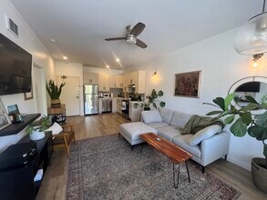 2650 Broadway, Unit 107 in San Diego, CA - Foto de edificio - Building Photo