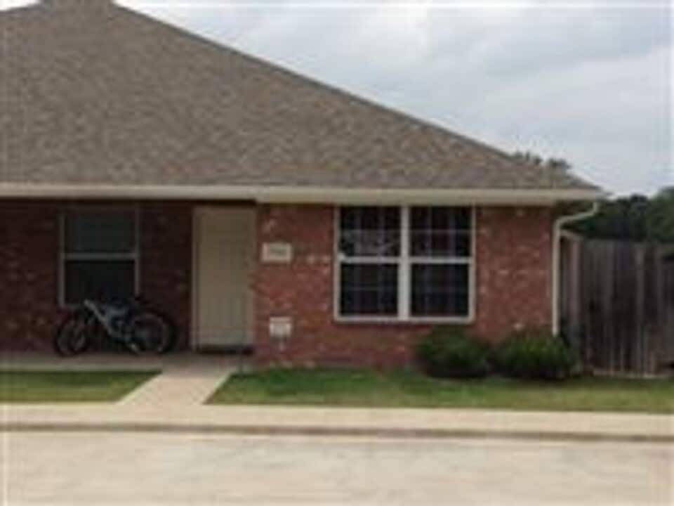 1502 Rock Hollow Loop in Bryan, TX - Building Photo