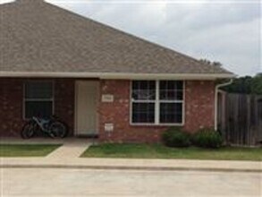 1716 Rock Hollow Loop in Bryan, TX - Building Photo - Building Photo