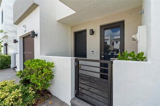535 SW 91st Pl in Miami, FL - Building Photo - Building Photo