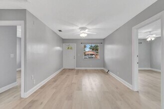 1016 W Lakewood Rd in West Palm Beach, FL - Building Photo - Building Photo