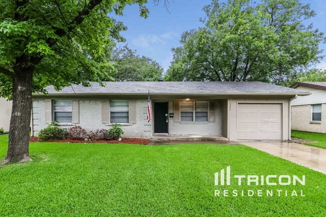property at 3221 Edgebrook Dr