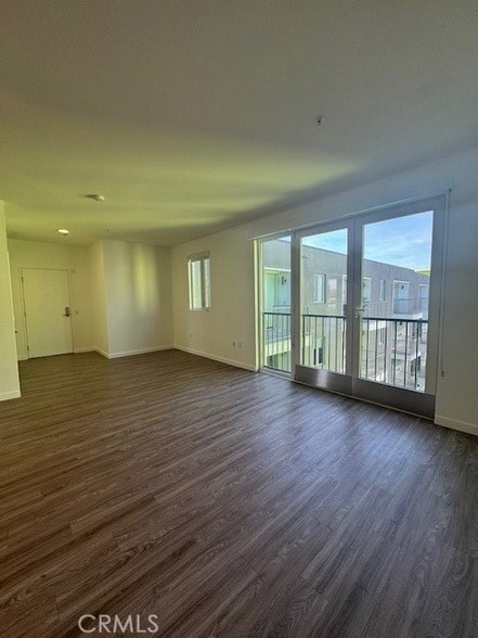 5750 Hollywood Blvd, Unit 726 in Los Angeles, CA - Building Photo - Building Photo