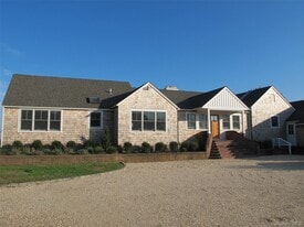 40 Tuthill Point Rd in East Moriches, NY - Building Photo
