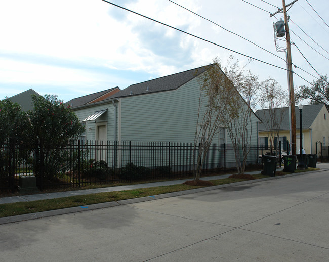 1930 A Annunciation St in New Orleans, LA - Building Photo - Building Photo