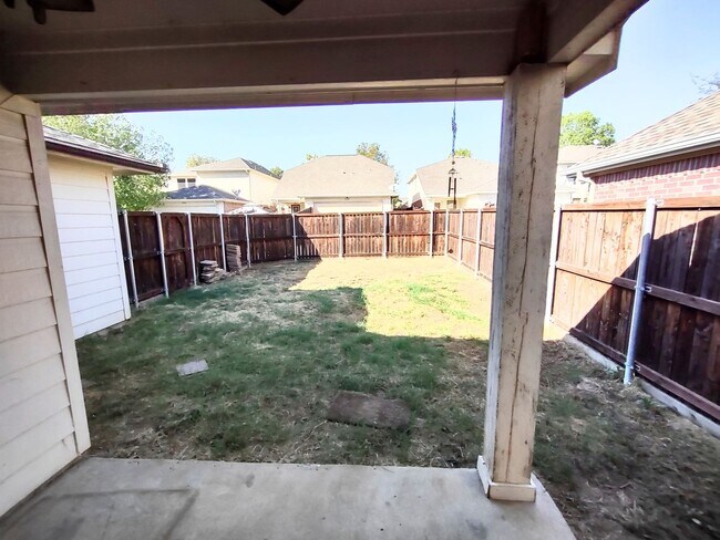 8929 Holliday Ln in Cross Roads, TX - Building Photo - Building Photo